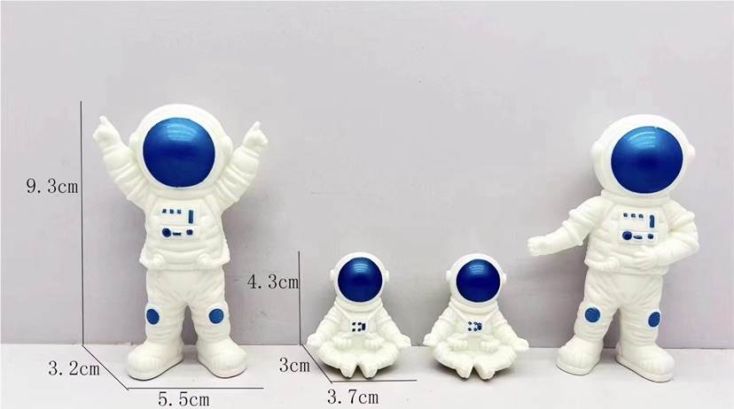 Набор игрушечных космонавтов, 4 шт.