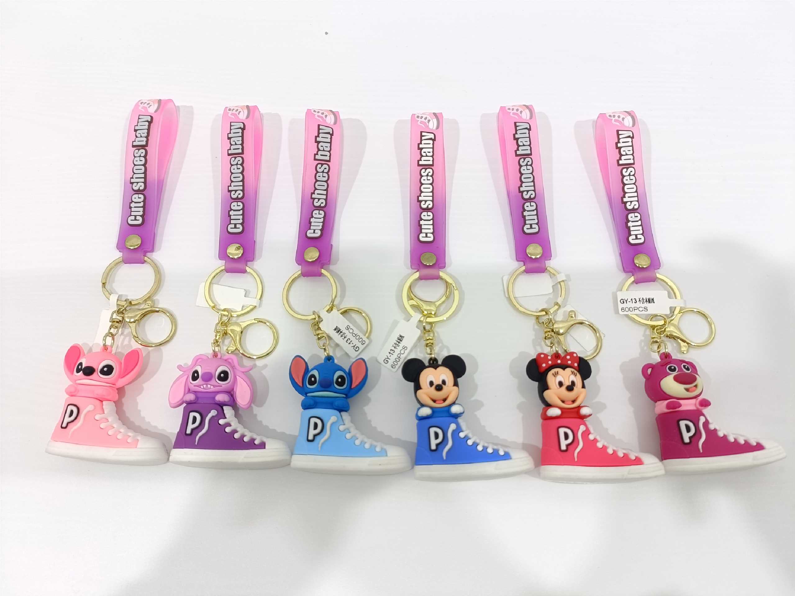 Брелок Disney: модные кроссовки, оптом
