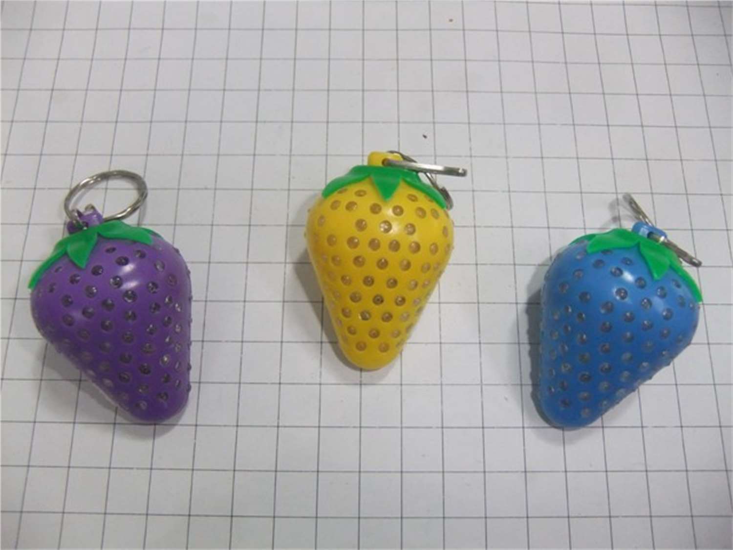 Мигающий брелок Клубничка, двойная вспышка