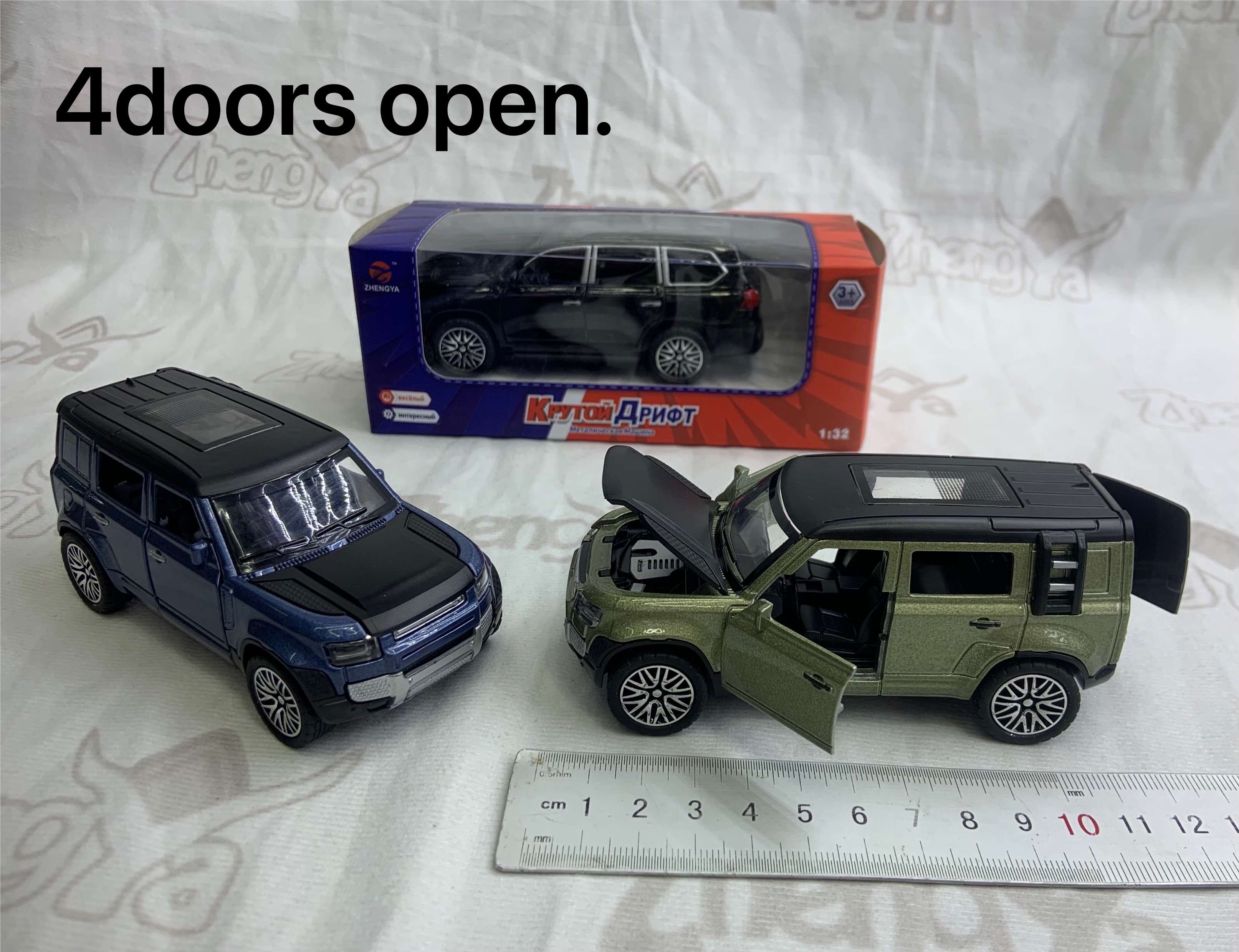 Лицензионная модель Land Rover Defender 1:36