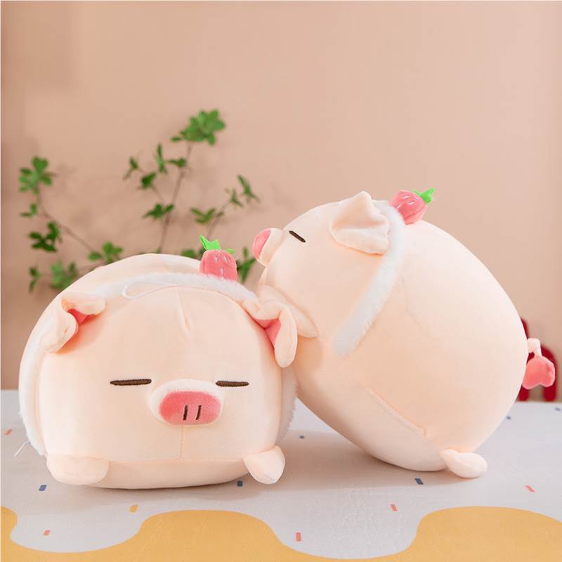 Мягкая игрушка Свинка в клубничном костюме