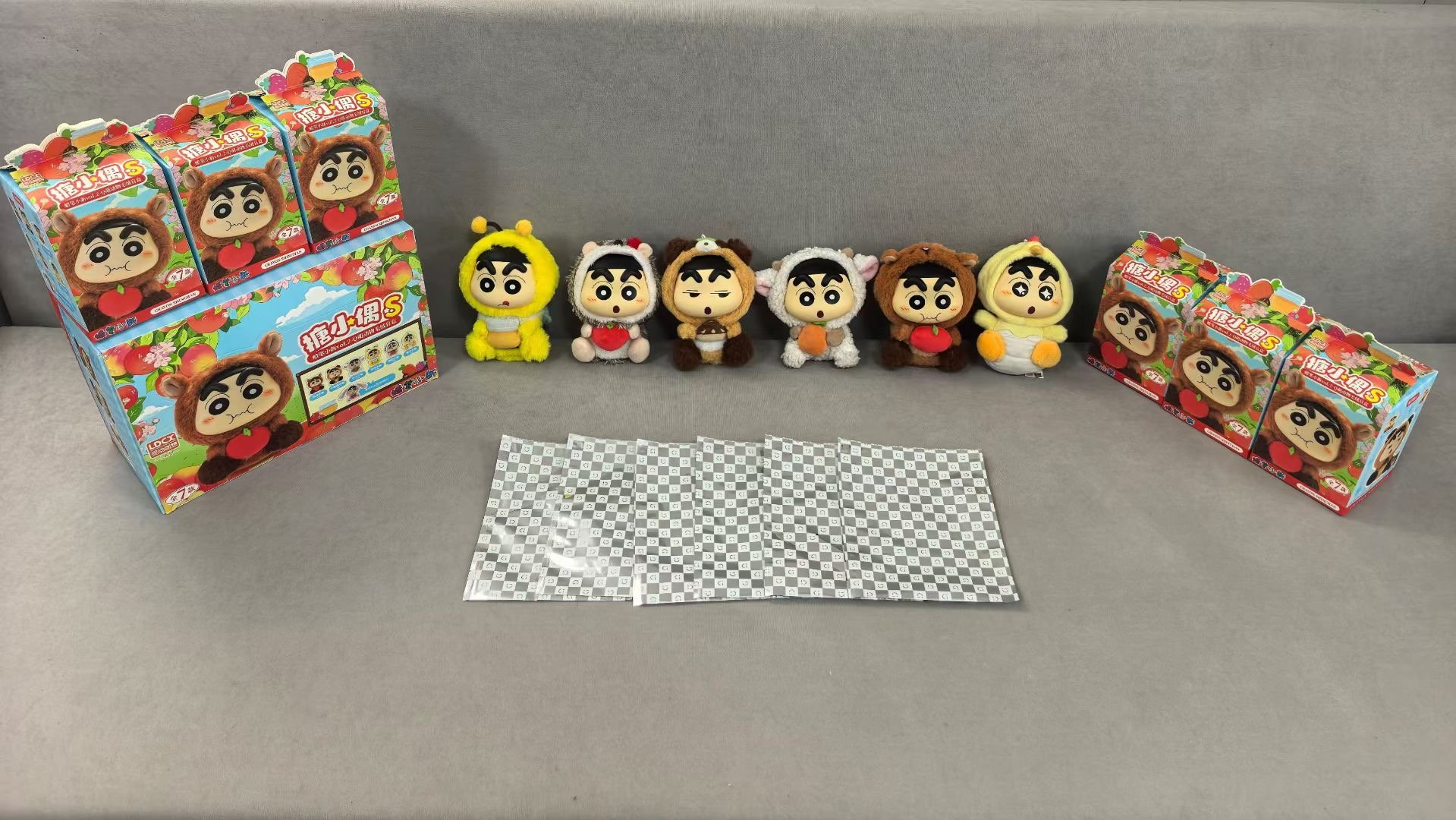 Мягкая игрушка-брелок Crayon Xiaoxin, серия S2, в ассортименте