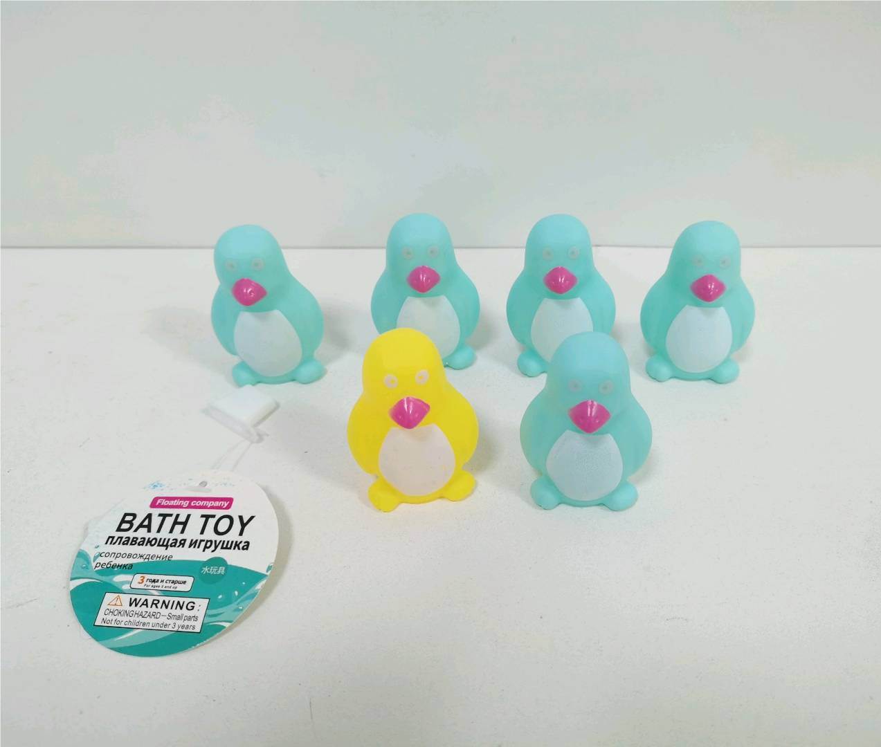 Игрушки-животные в сетке на подвесной карте