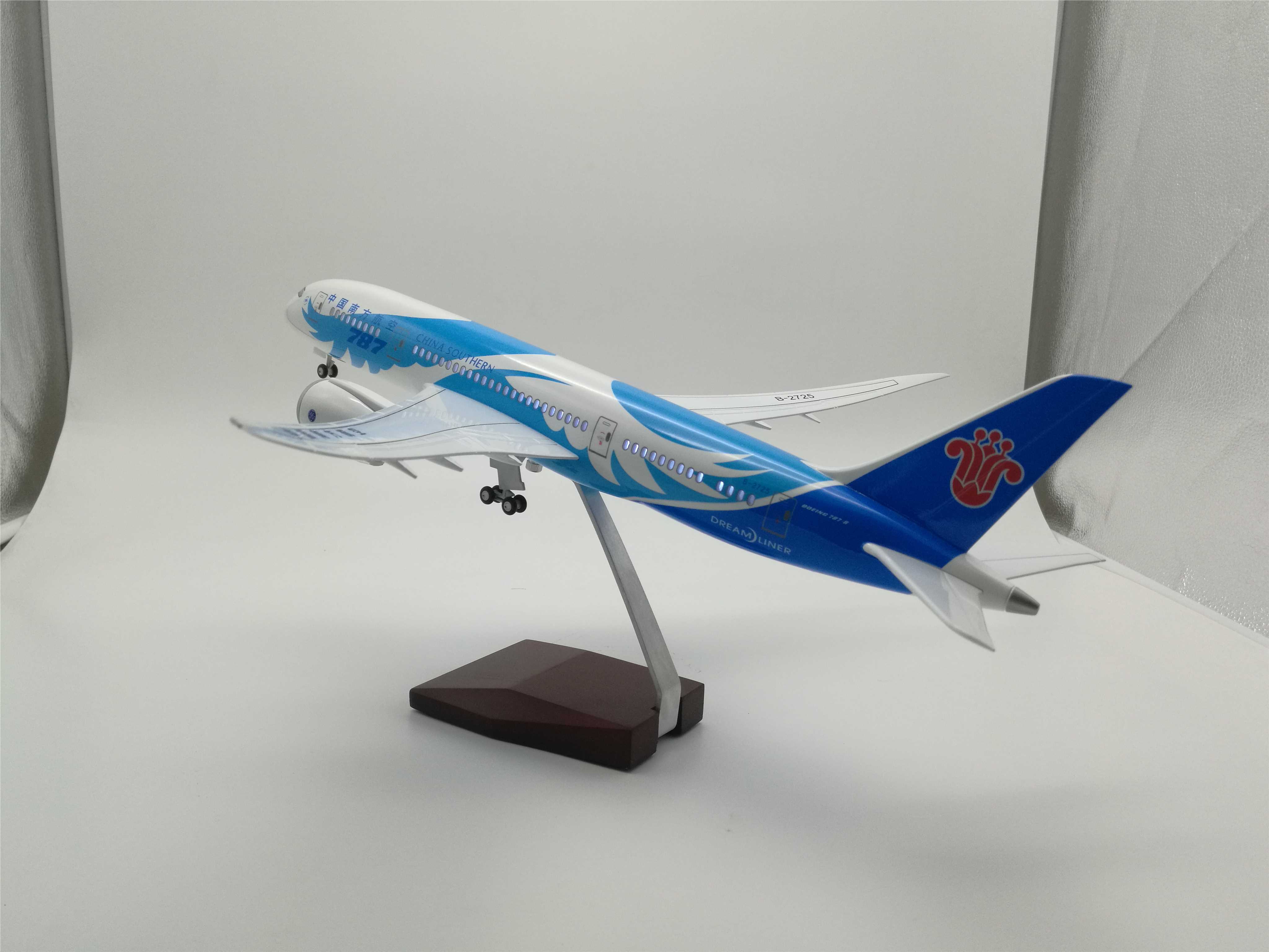 Модель самолета China Southern 787, 43 см, 1:130