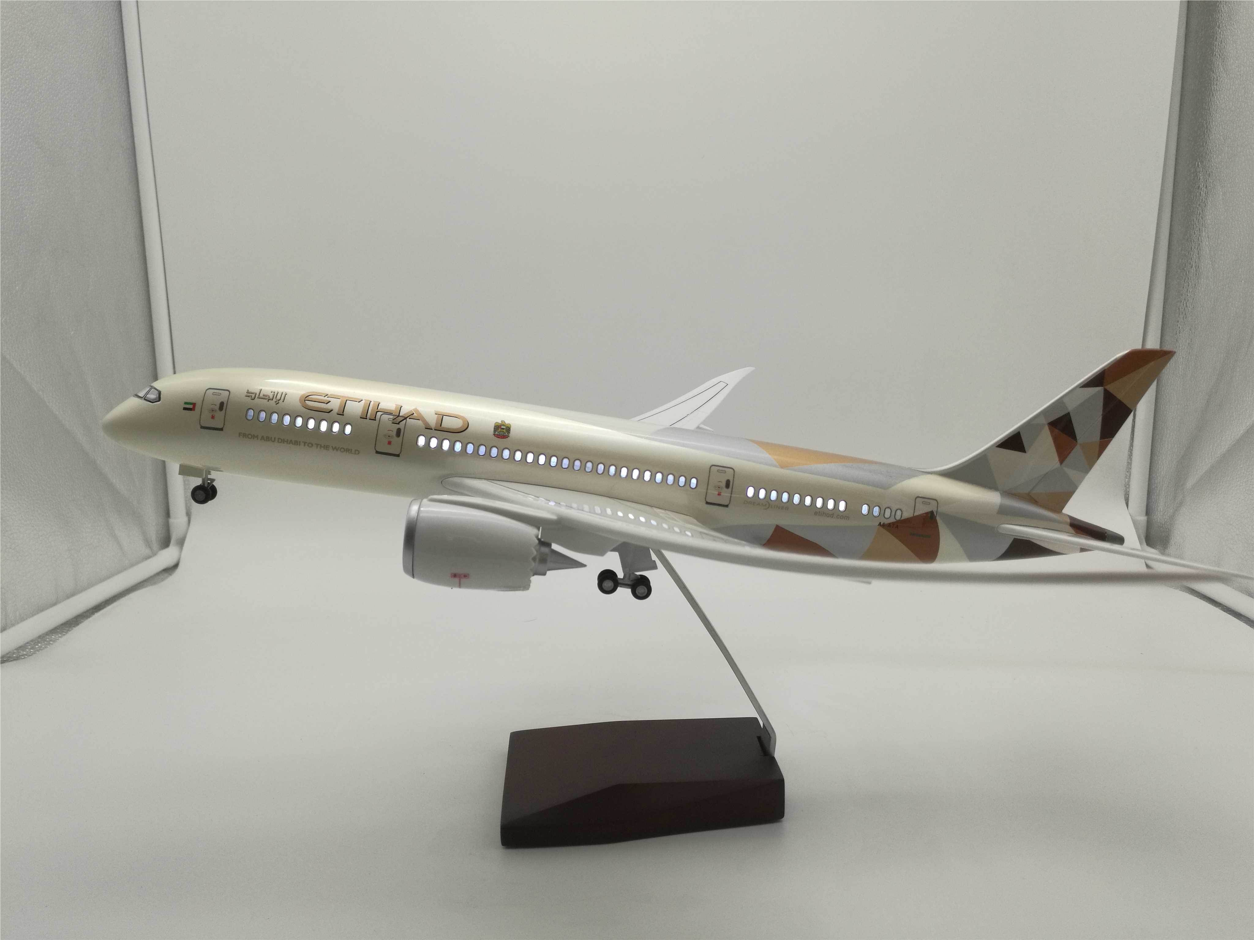 Модель самолета Etihad 787, 43 см, 1:130