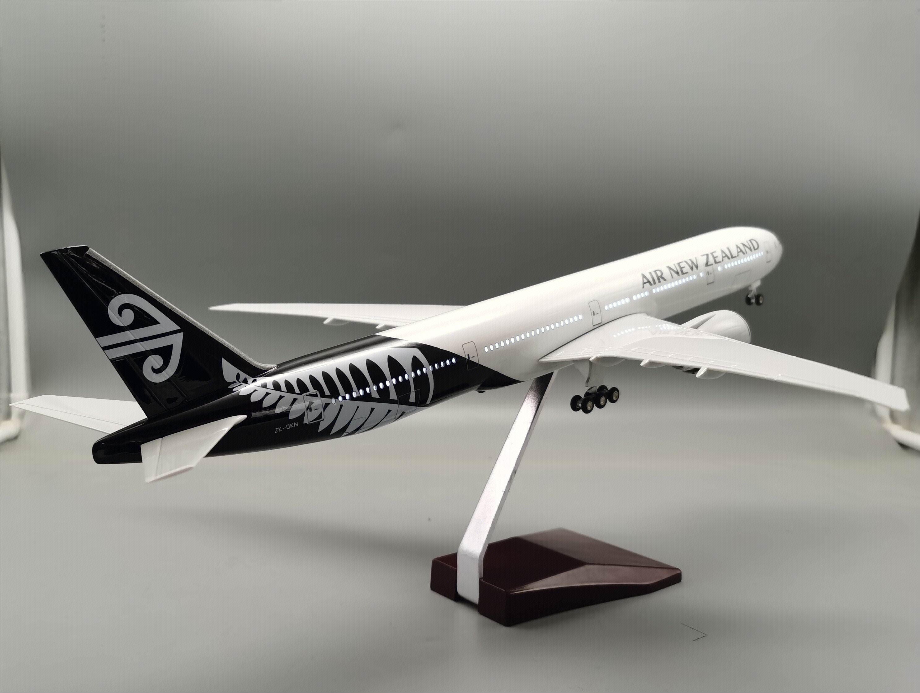 Модель самолета Boeing 777 Air New Zealand 47 см