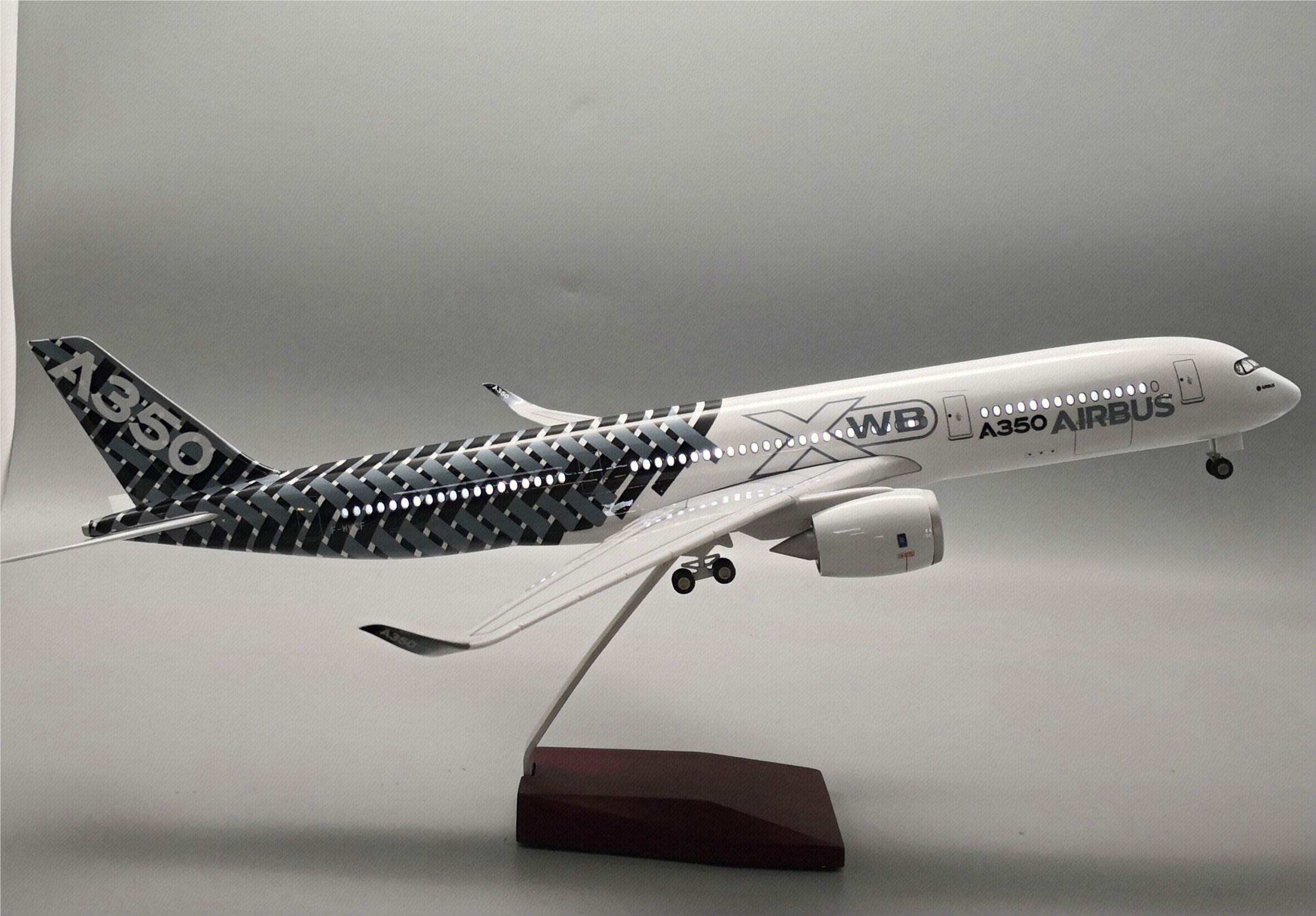 Модель самолета Airbus A350, 47 см, 1:142