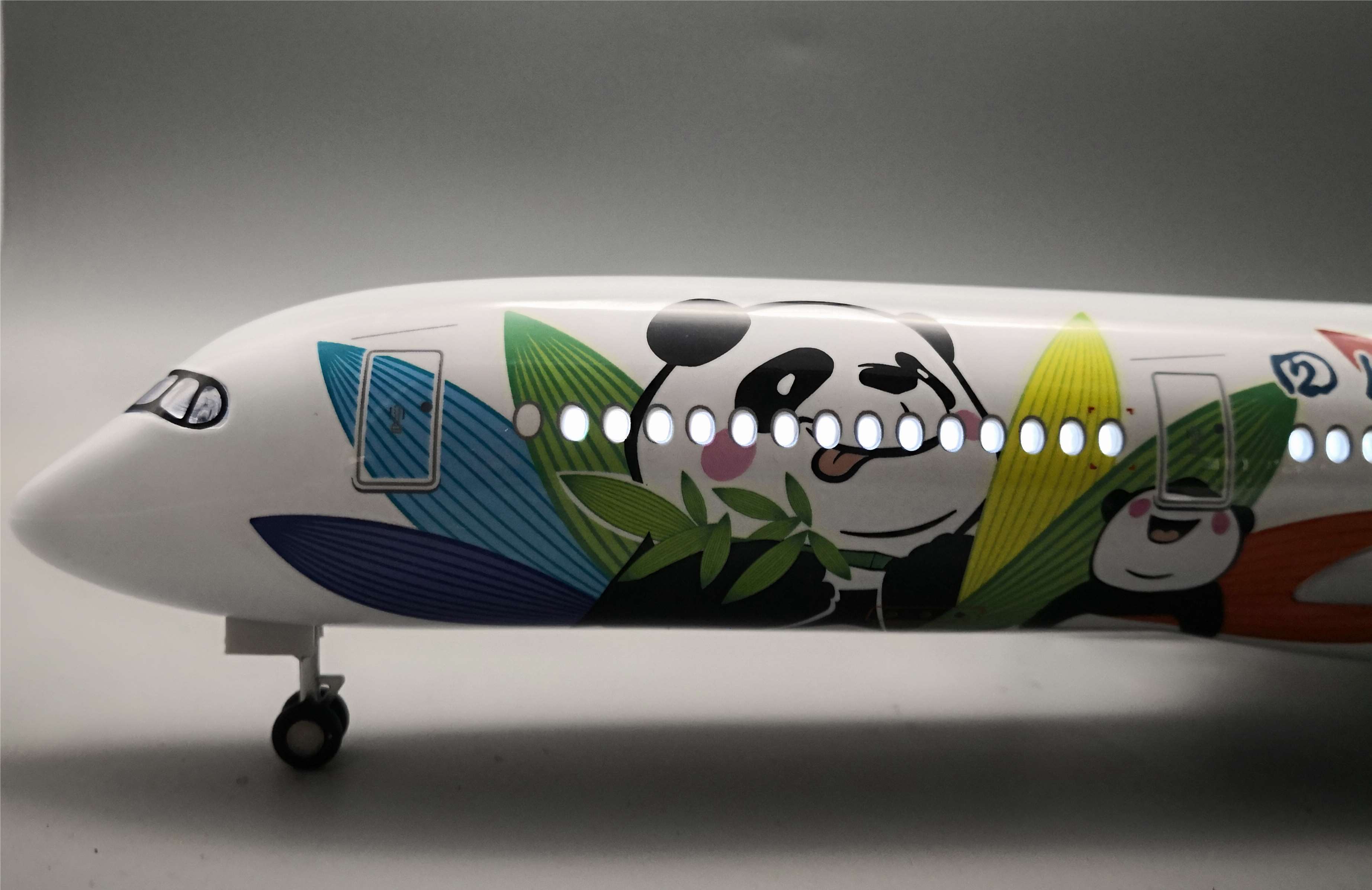Модель самолета Sichuan Airlines Panda 47см, ABS смола