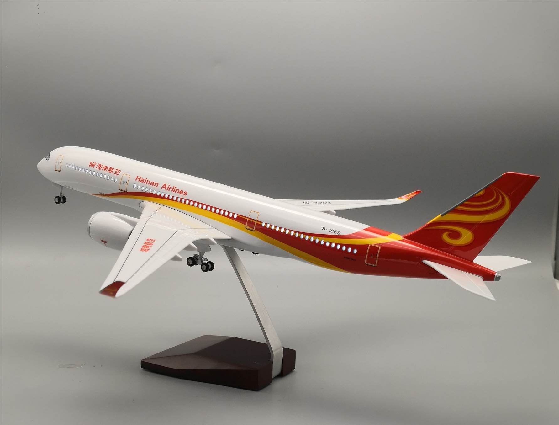 Модель самолета Hainan A350, 47 см, 1:142