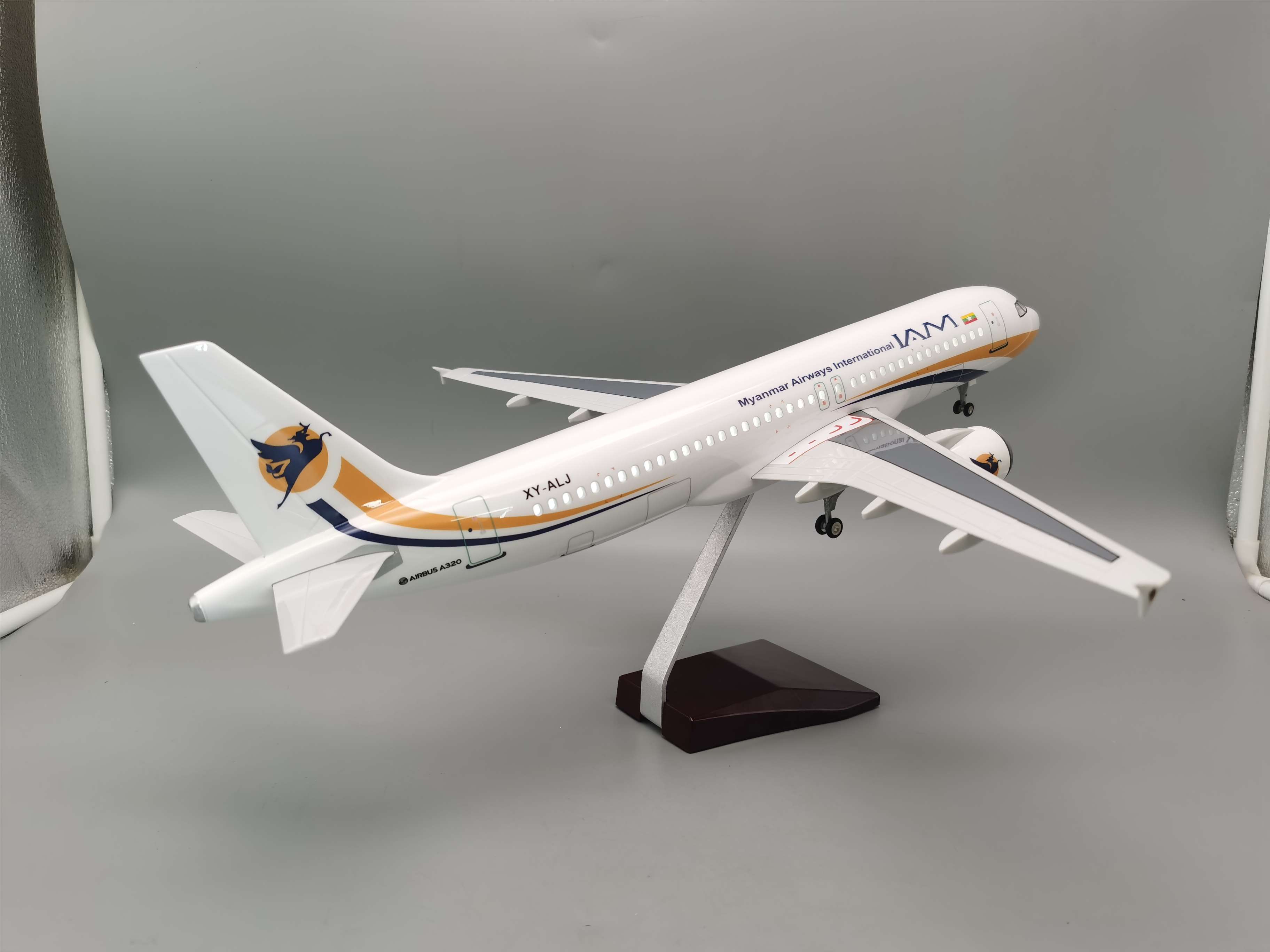 Модель самолета Myanmar 47см, масштаб 1:80
