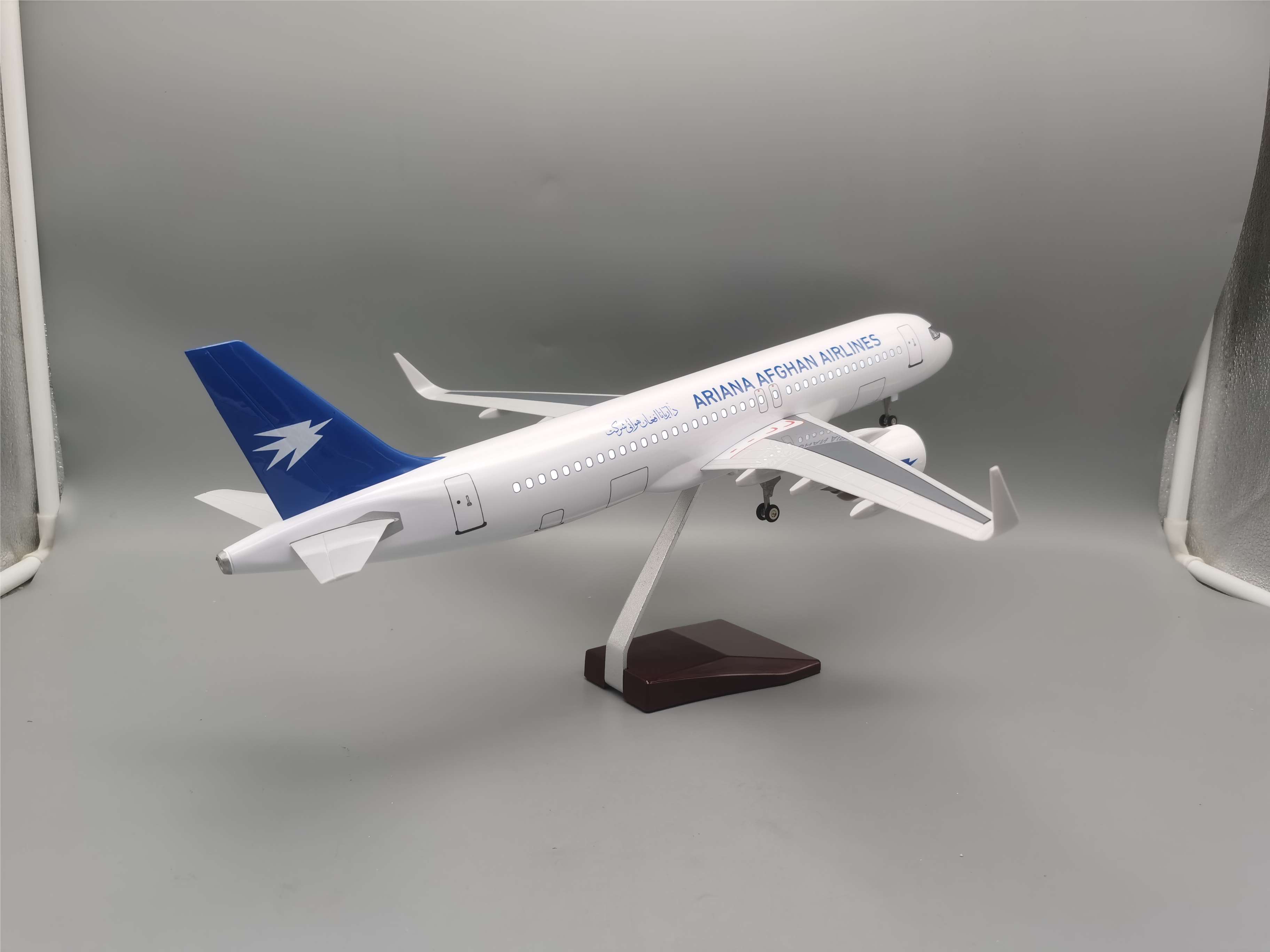 Модель самолета Afghanistan Airlines, 47 см, масштаб 1:80