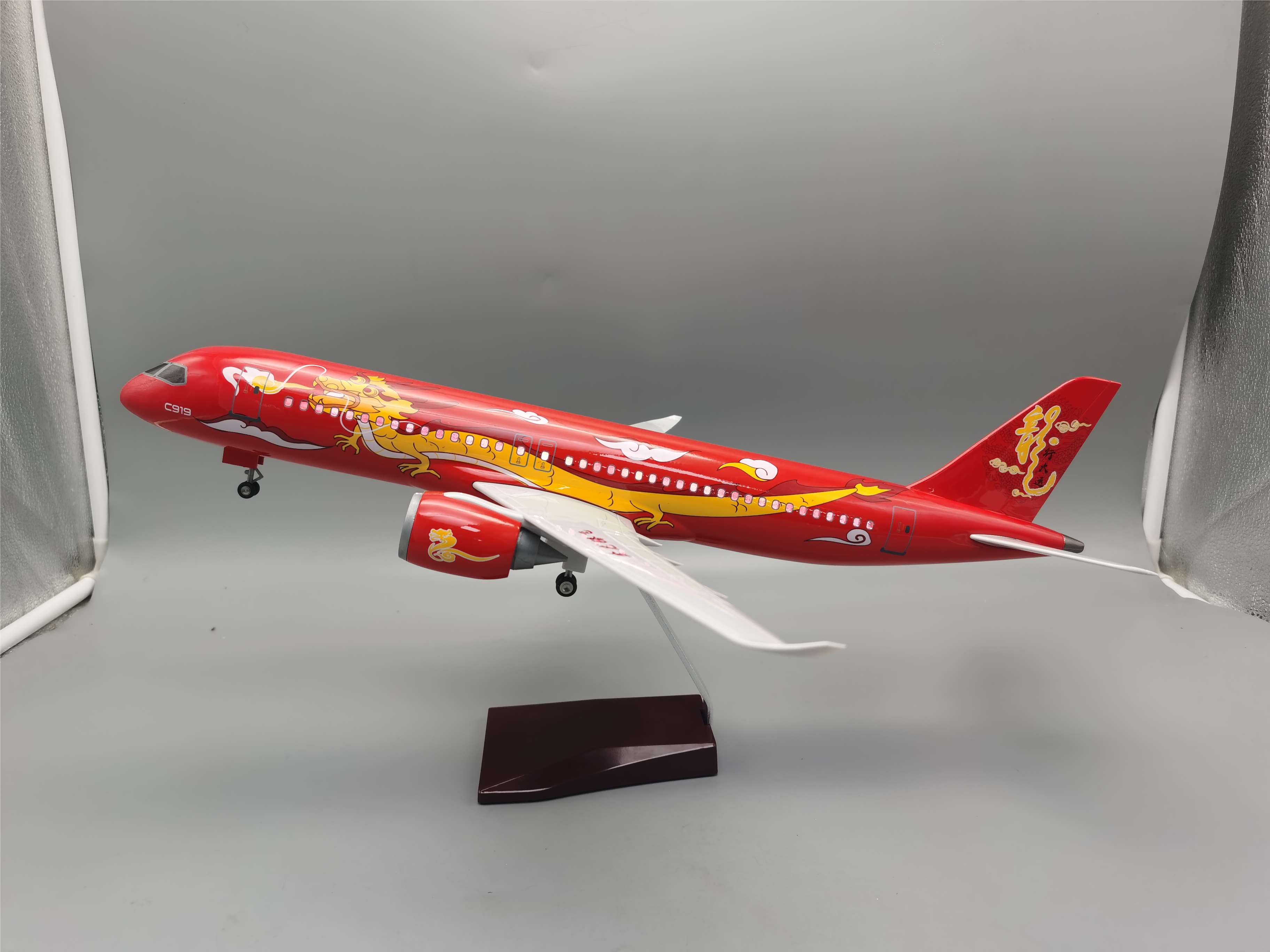 Модель самолета C919 Longxing Universiade 47см