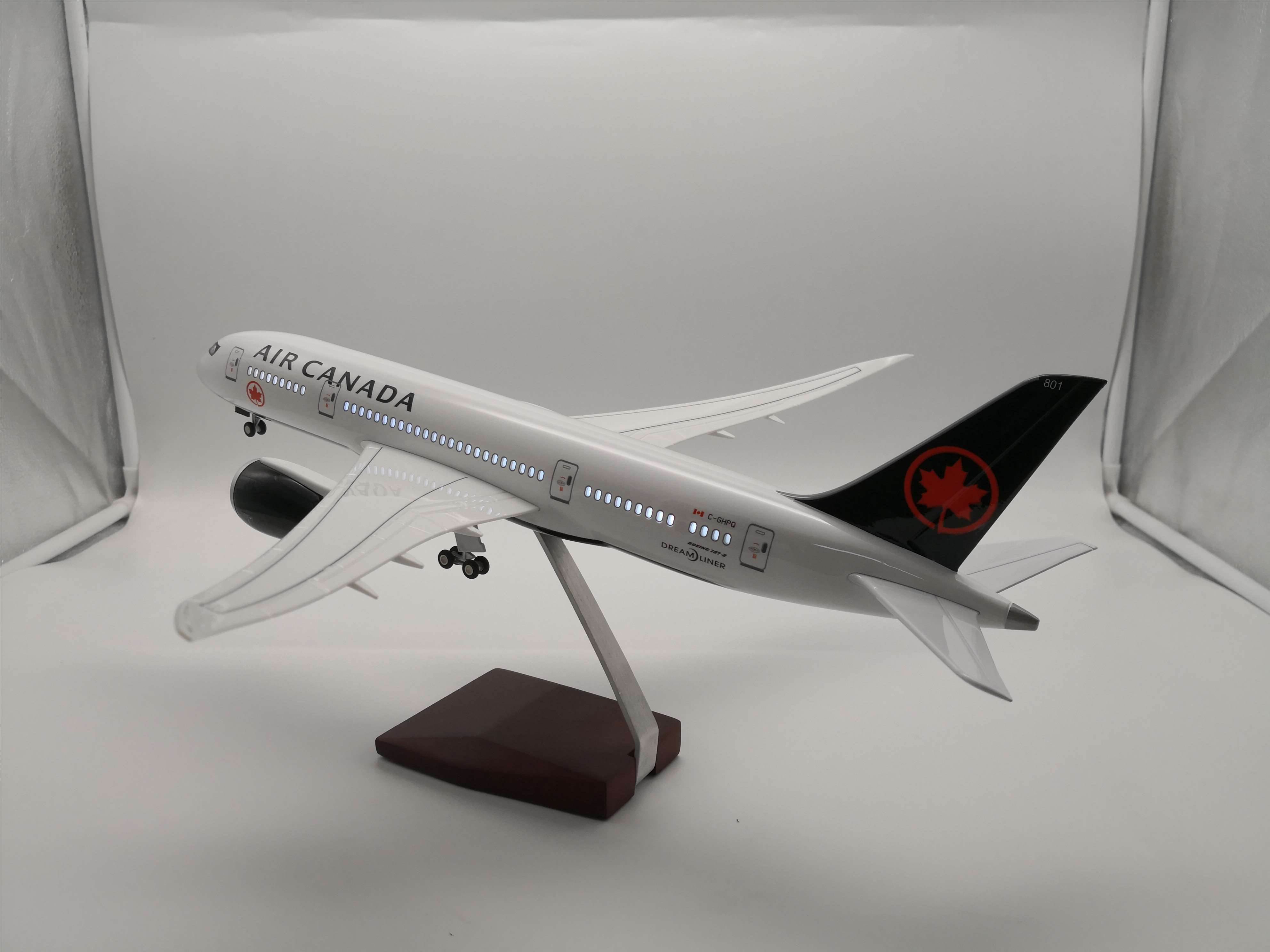 Модель самолета Boeing 787 Canada 43см
