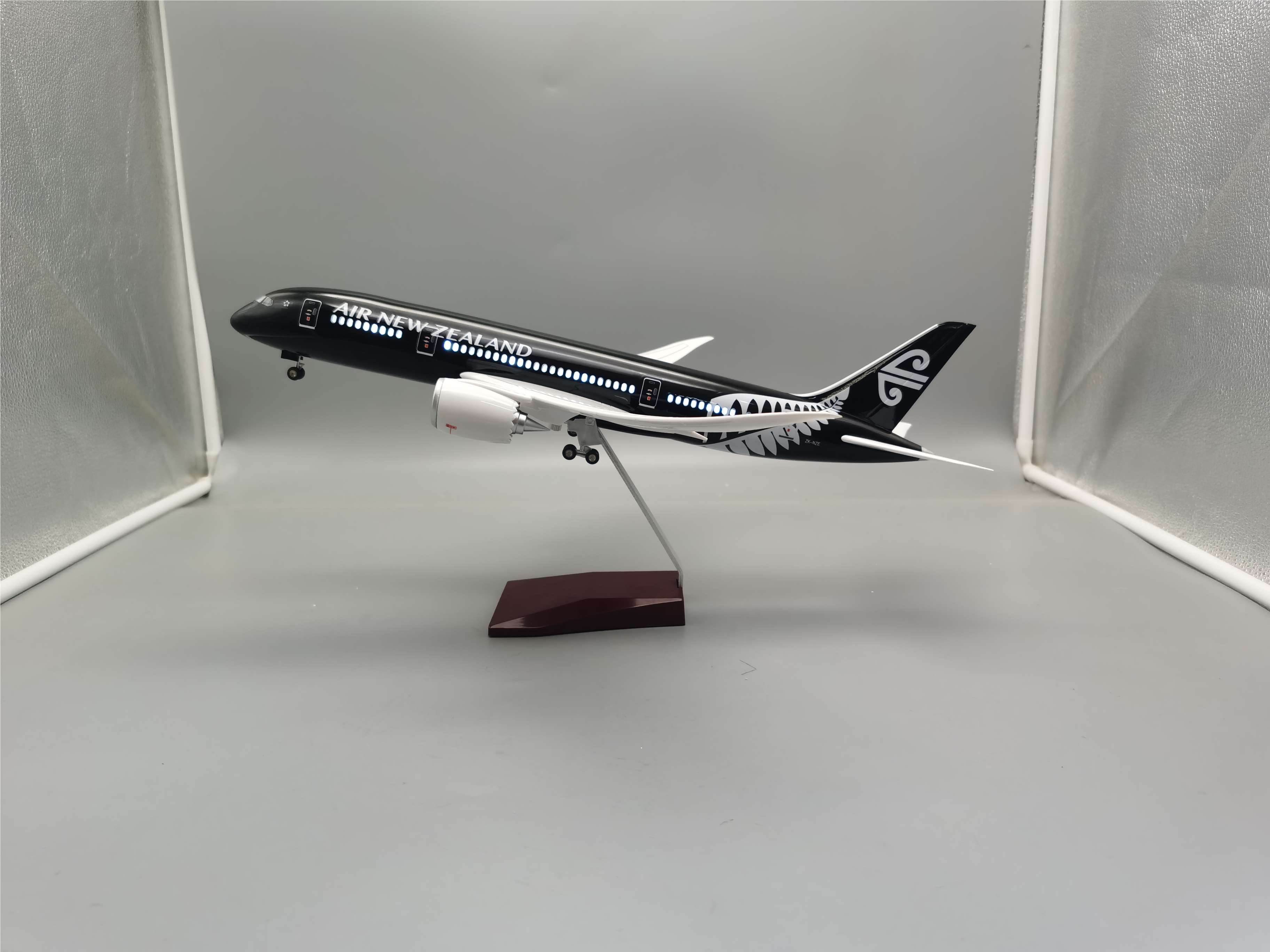 Модель самолета Boeing 787 Air New Zealand 43 см