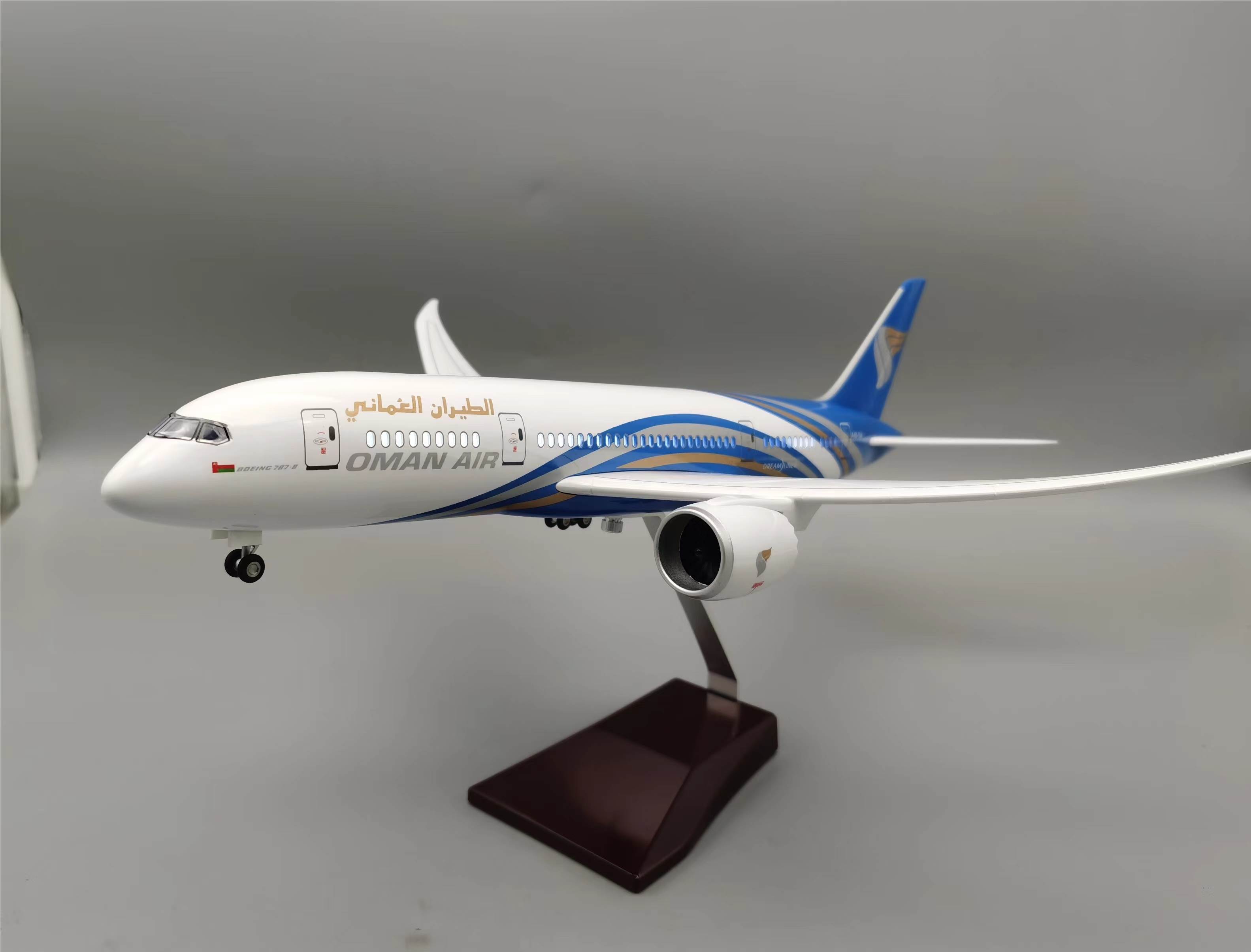 Модель самолета Oman 787, 43 см, ABS, со светом и колесами