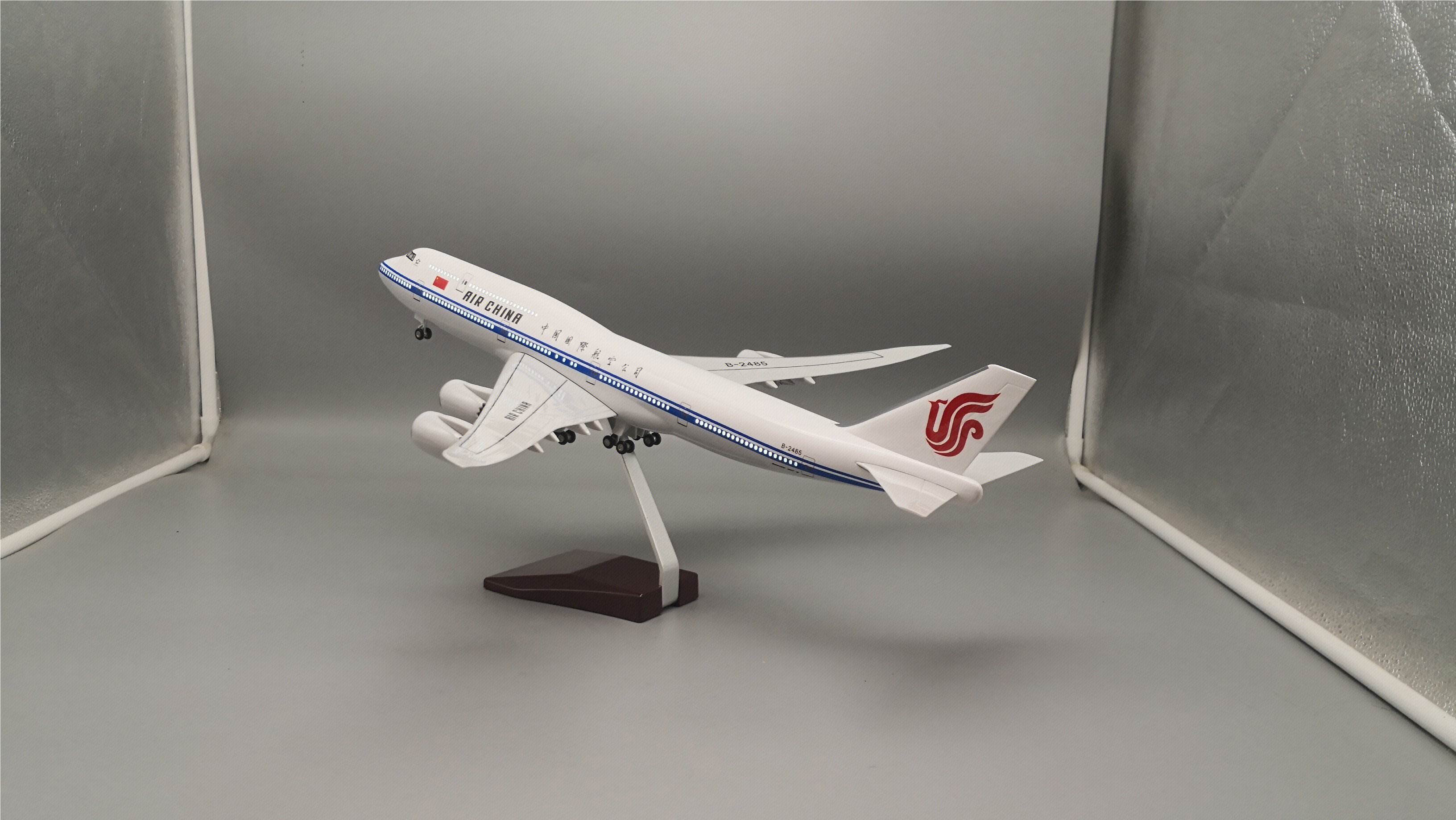 Модель самолета Boeing 747 Air China 47см, 1:150