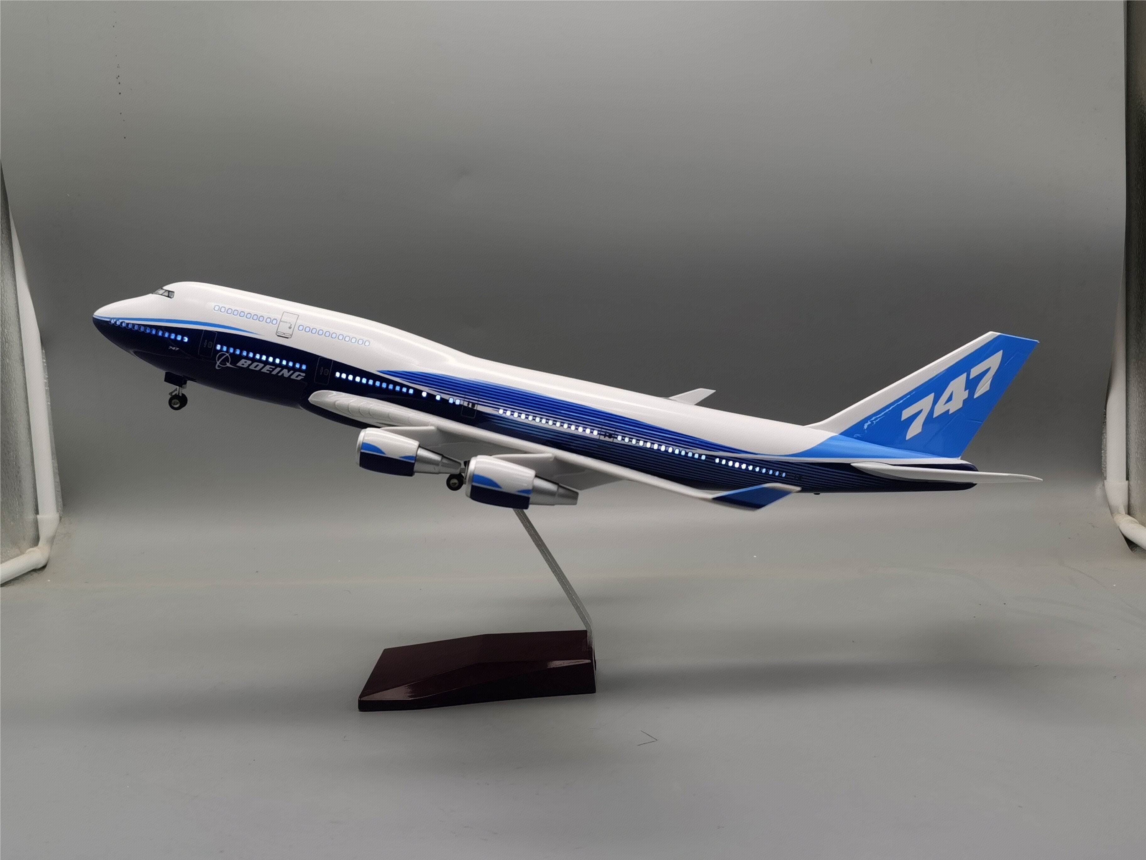 Модель самолета Boeing 747, 47 см, со светом