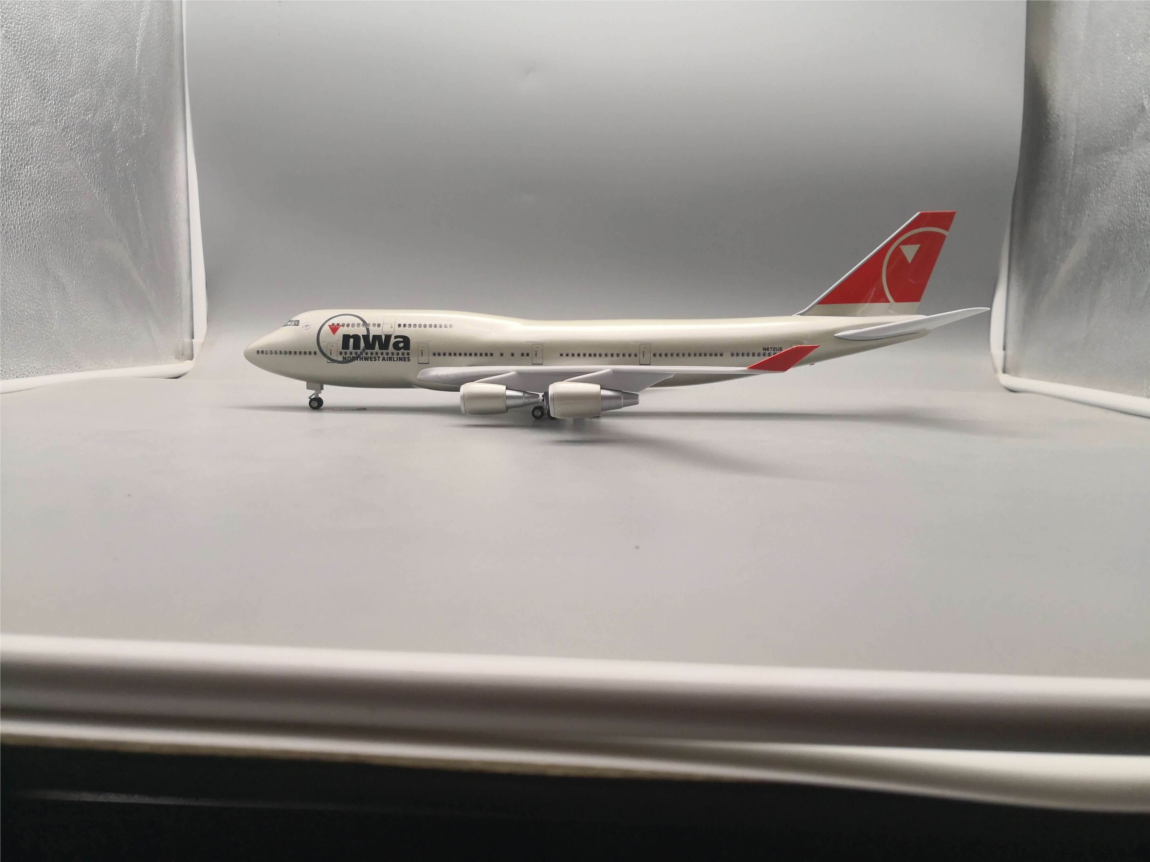 Модель самолета Boeing 747 US Northwest 47см