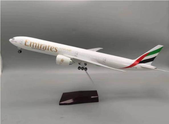 Модель самолета Boeing 777 Emirates, 47 см