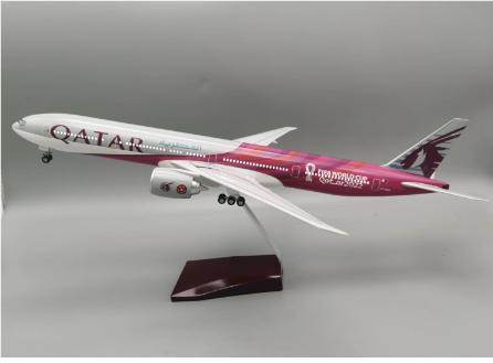 Модель самолета Boeing 777 Qatar World Cup 47см