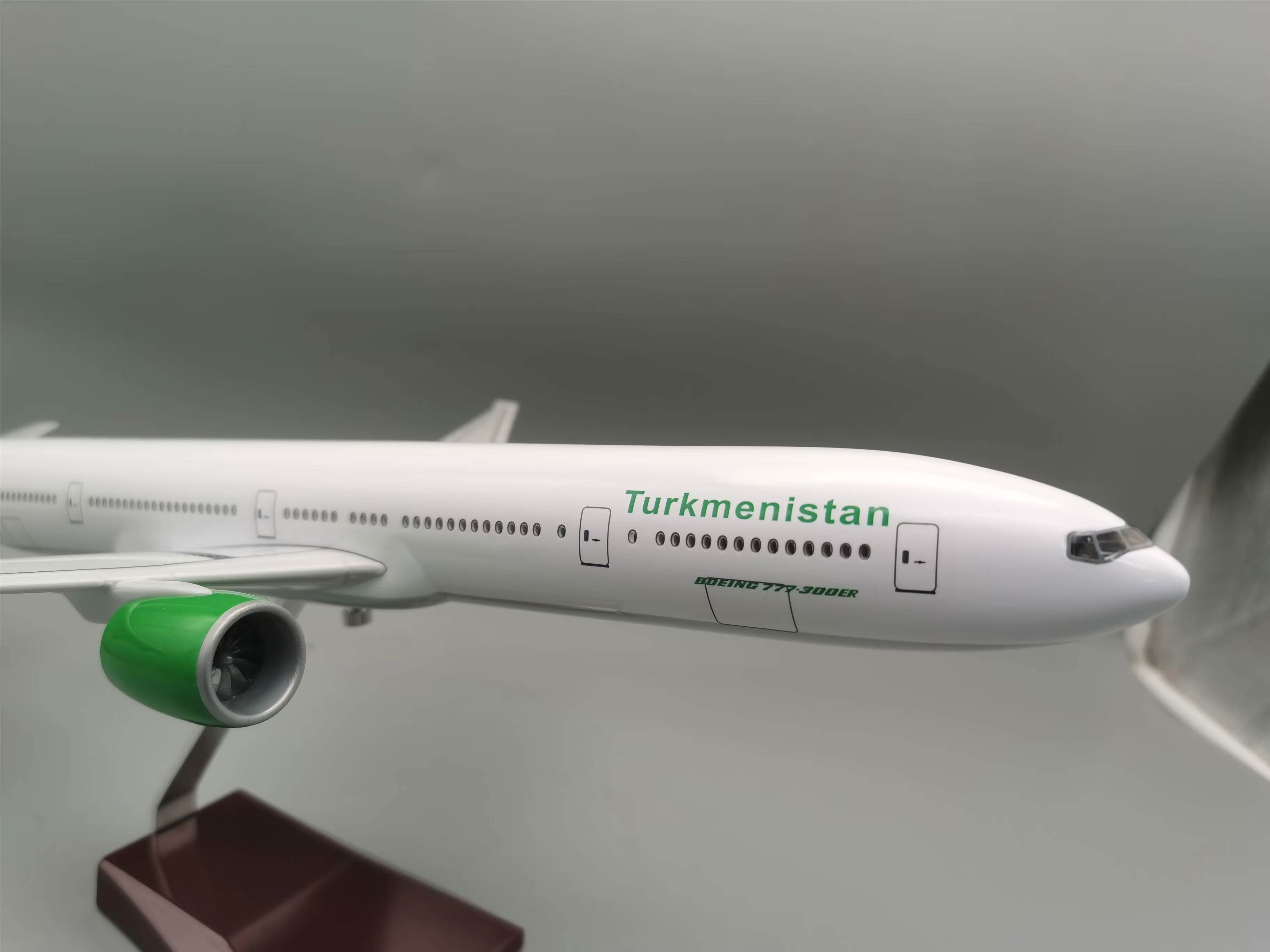 Модель самолета Boeing 777 Turkmenistan, 47 см