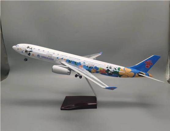Модель самолета China Southern A330, 47 см