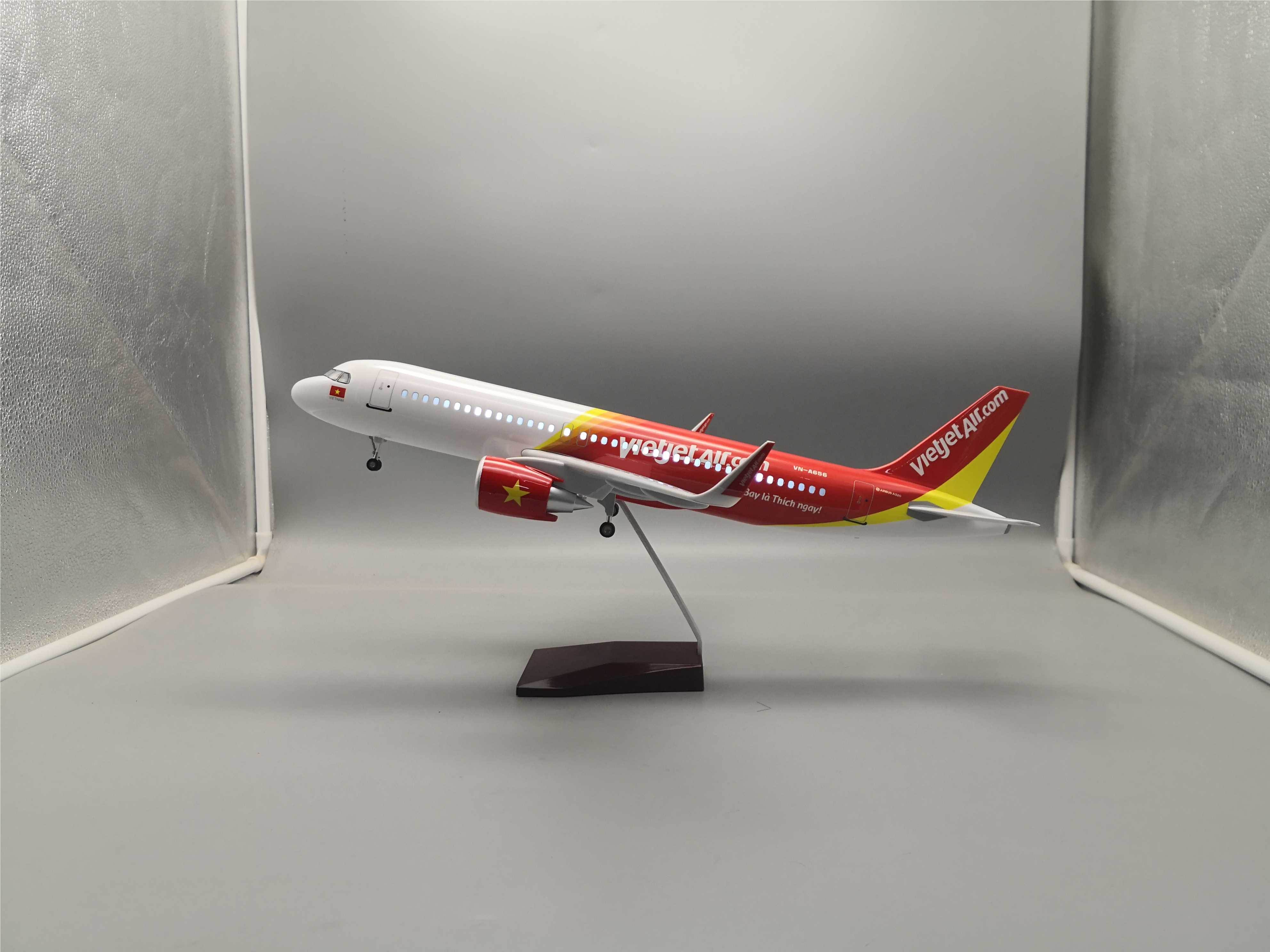 Модель самолета Airbus A320neo Yuejie 1:80