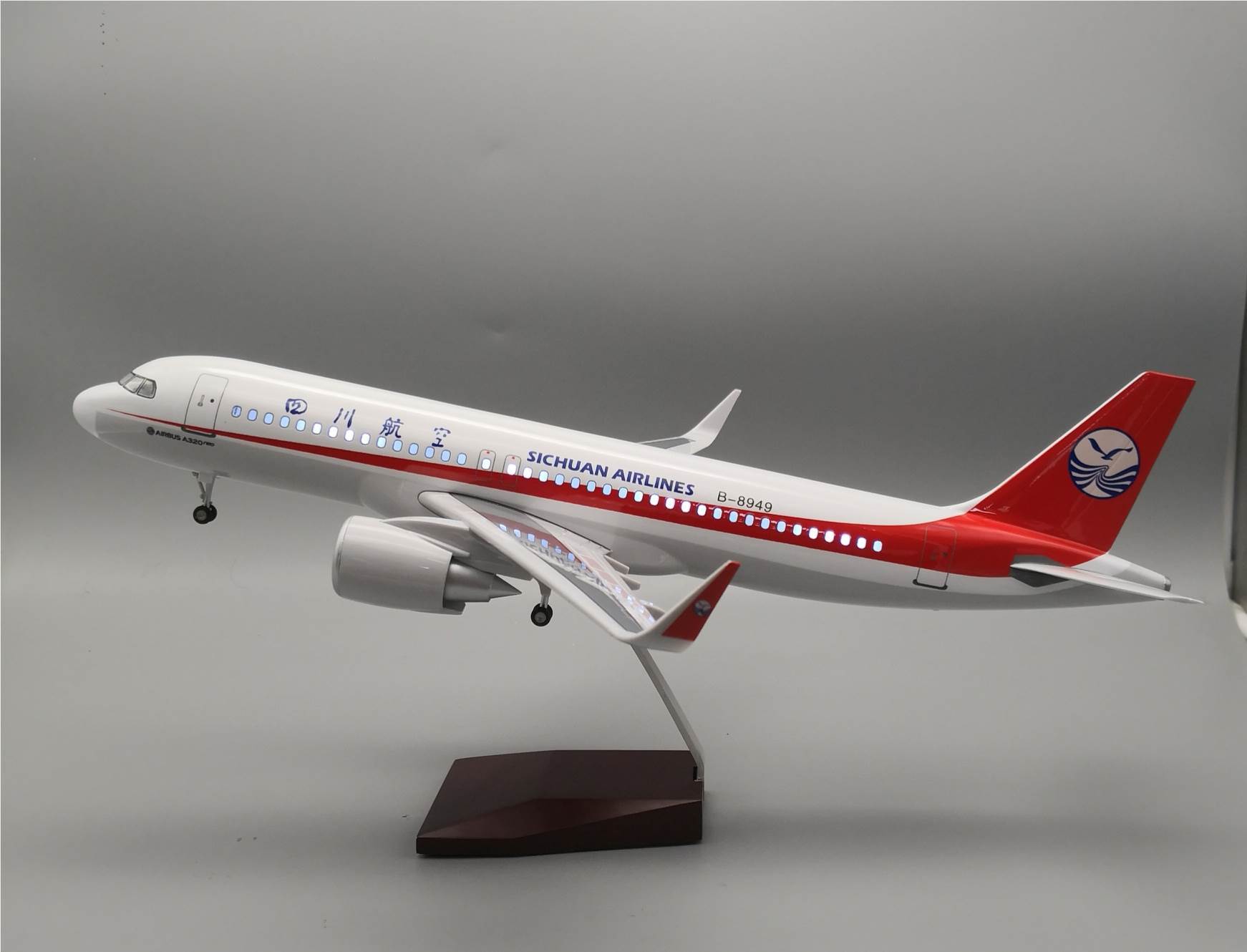 Модель самолета Sichuan Airlines A319 1:90, 37 см