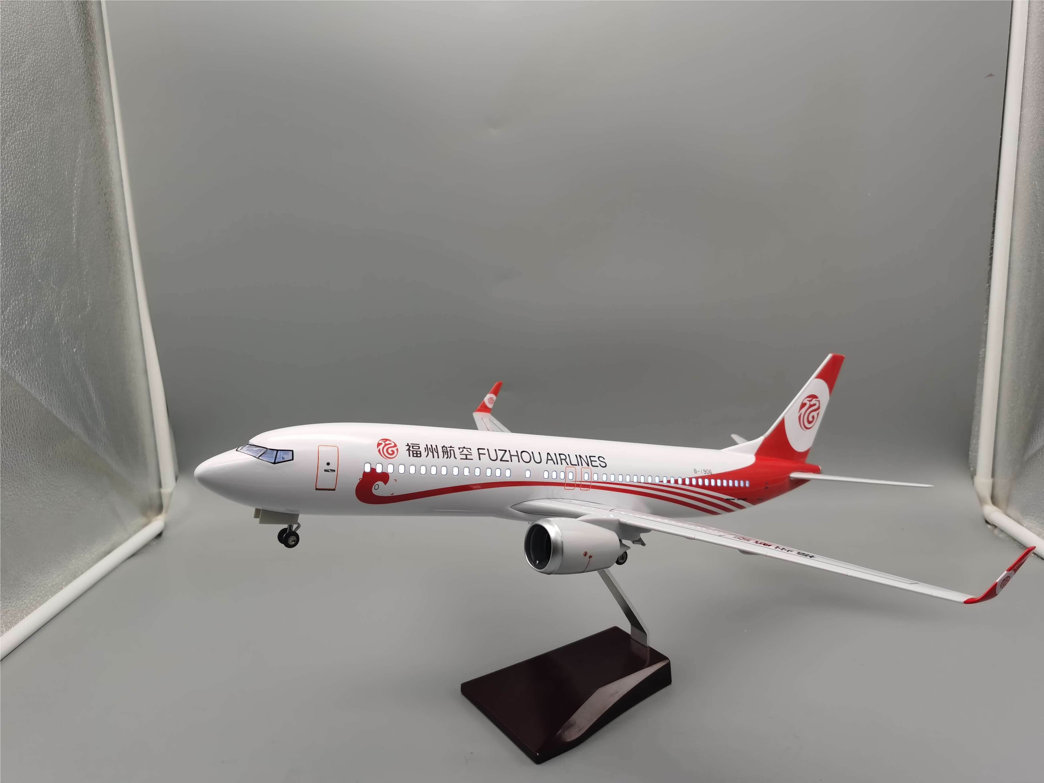 Модель самолета Boeing 737-800 Fuzhou, 47 см