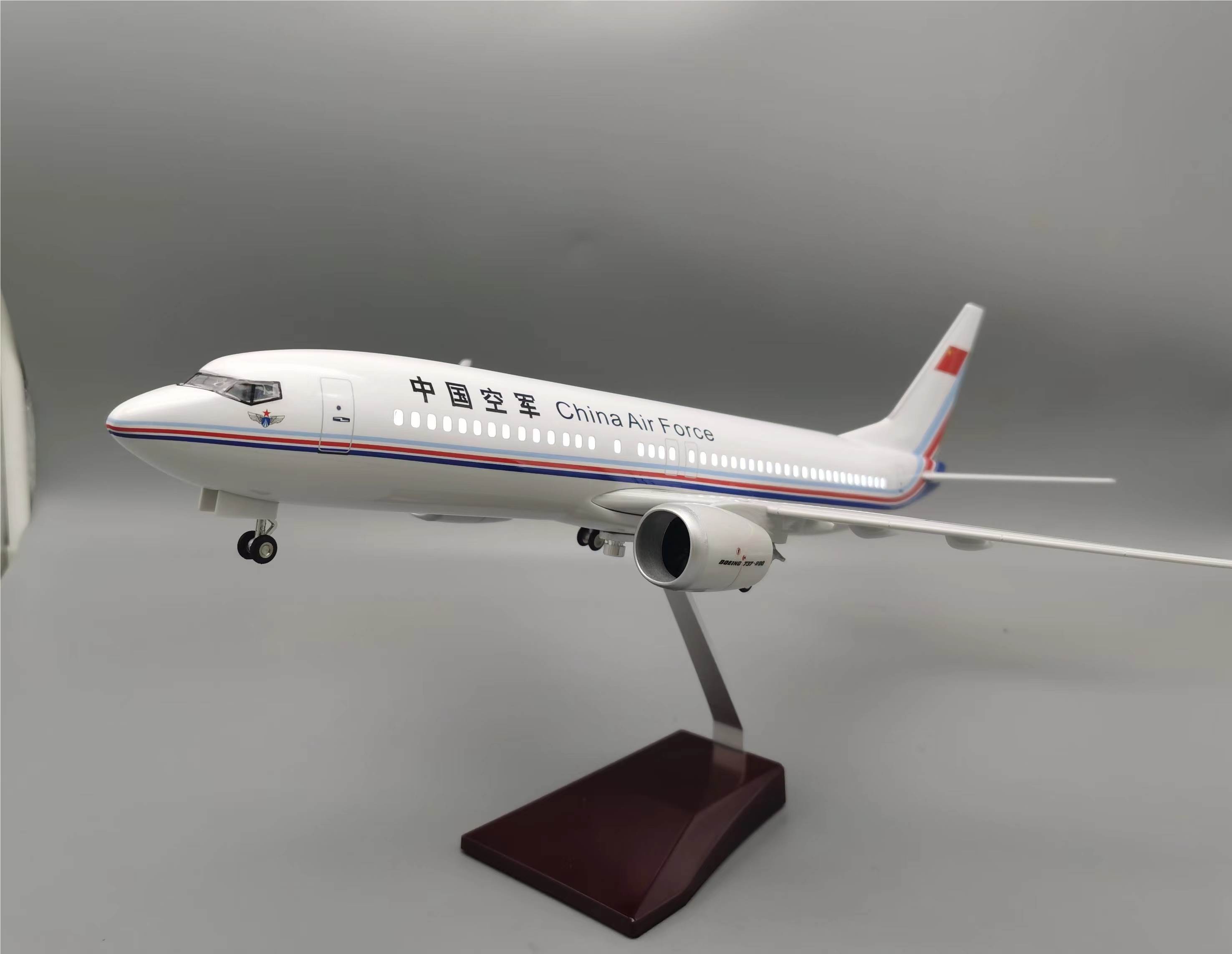 Модель самолета Boeing 737-800 ВВС Китая, 47 см
