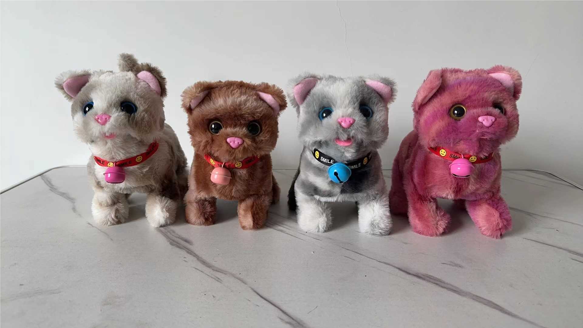 Электрический котёнок с колокольчиком, окрашенный
