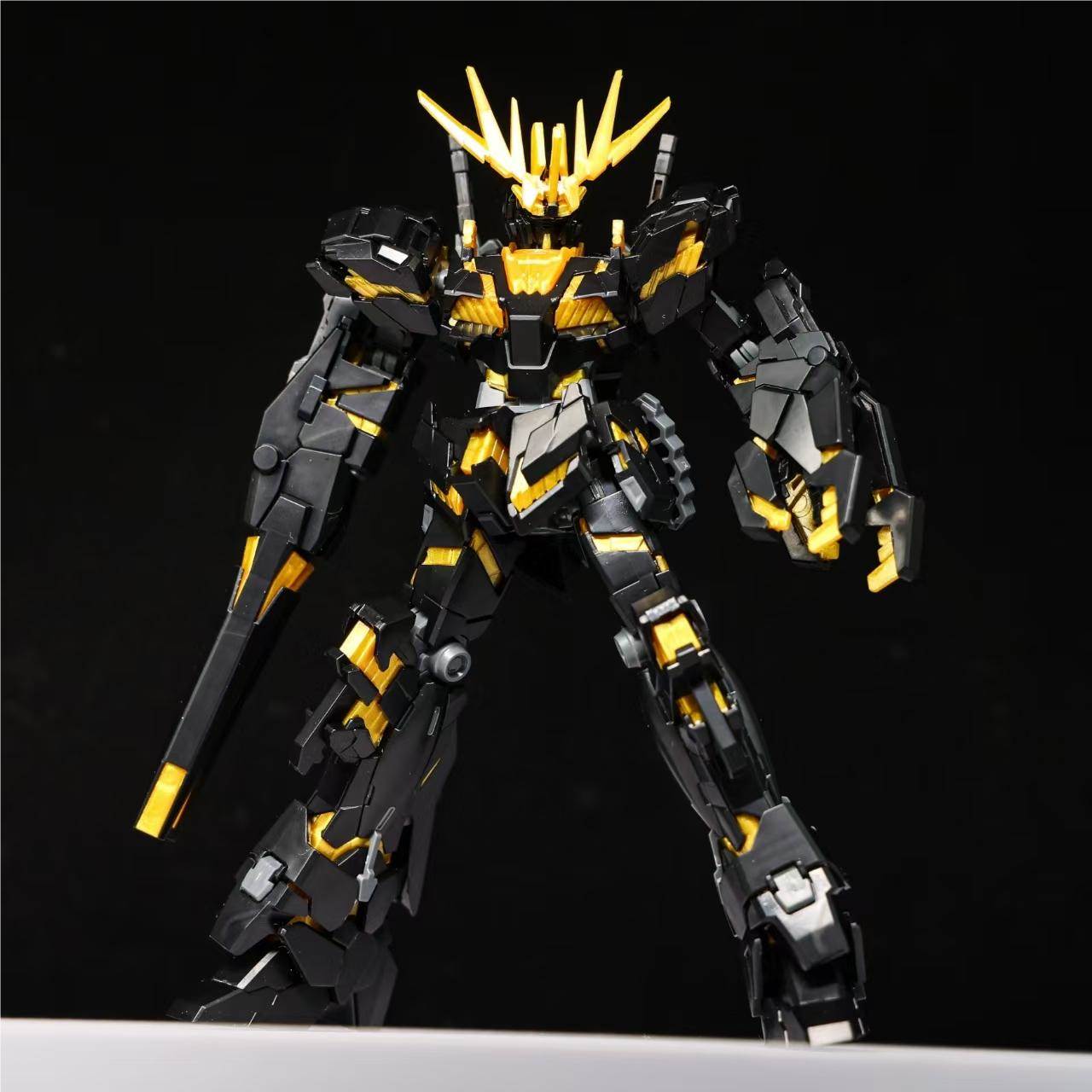 Сборная модель робота Banshee Gundam