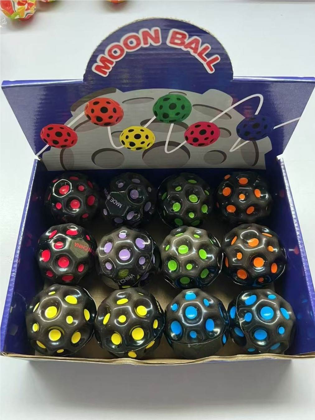 Чёрный эластичный мячик, 6 см