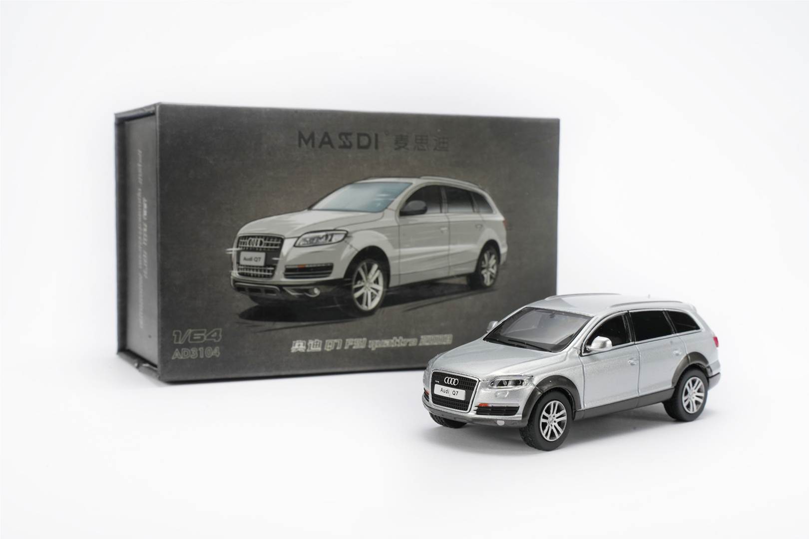 Модель автомобиля Audi Q7 (серебристый)