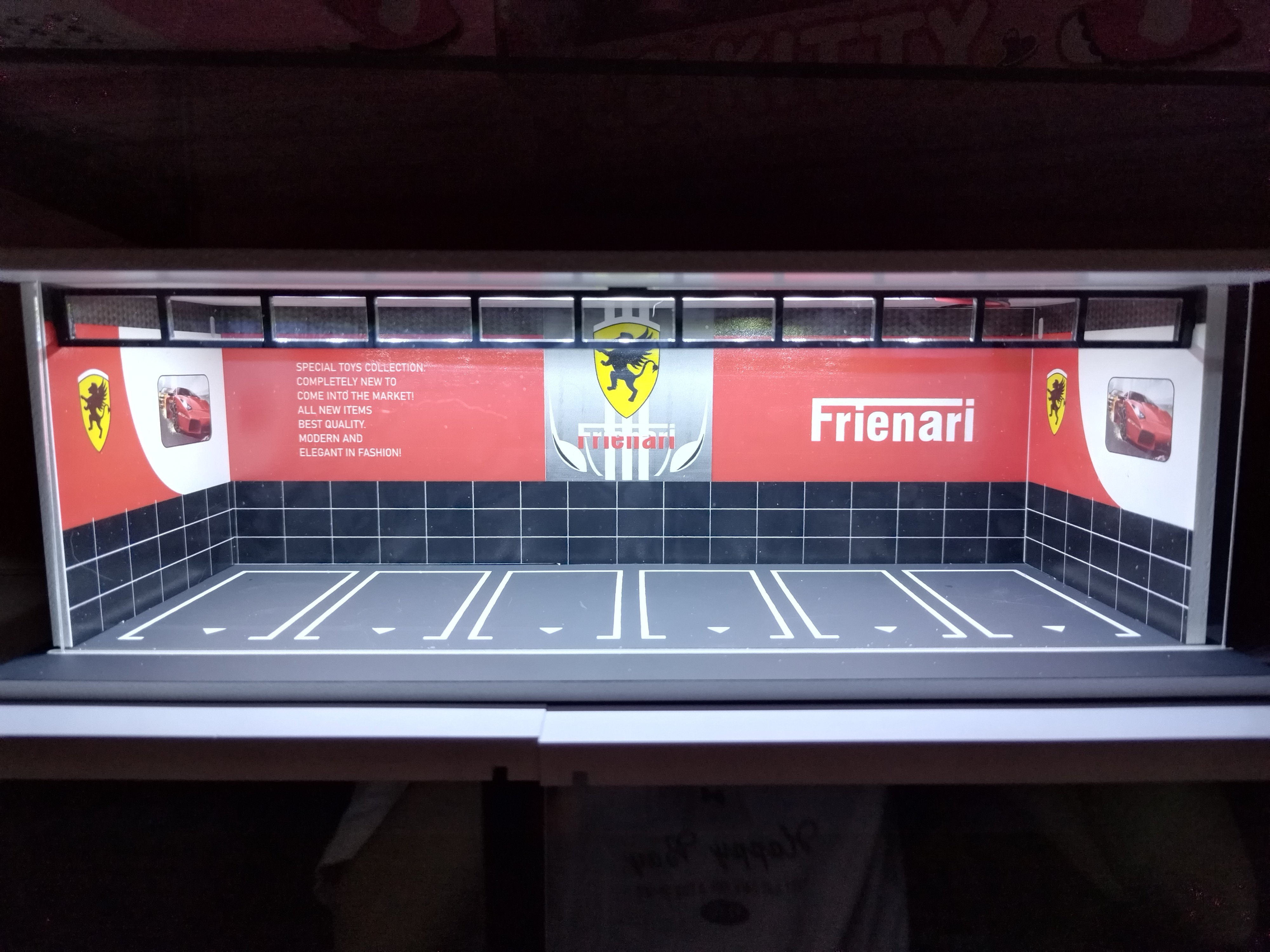 Гараж-парковка для масштабных моделей 1:64 с подсветкой и дверцей